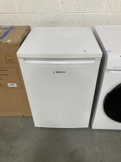Lot 741  
            Chesterfield SR36 - Collection or Optional Delivery Available 

                
BOSCH UNDERCOUNTER FRIDGE FREEZER IN WHITE - MOD NO KTL15WECG - ORIGINAL RRP £299...