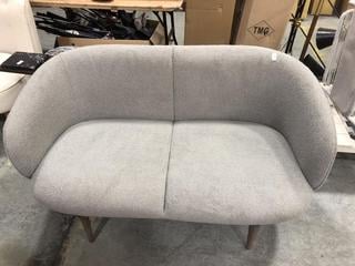Lot 762  
            Chesterfield SR36 - Collection or Optional Delivery Available 

                
2 SEATER SOFA IN GREY WITH WOODEN LEGS (LOCATION: SR36 B6)
