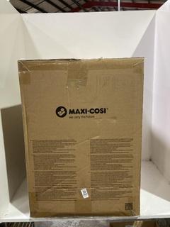 Lot 1025  
            Chesterfield SR45 - Parcel Delivery Only 

                
MAXI-COSI TITAN S I-SIZE COLLECTION MULTI-AGE CAR SEAT (LOCATION: I10)