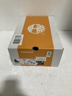 Lot 1120  
            Chesterfield SR45 - Parcel Delivery Only 

                
TIMBERLAND UK 4.5 LINDEN WOODS 6 IN LACE WATERPROOF BLACK BOOTS (LOCATION: H4)