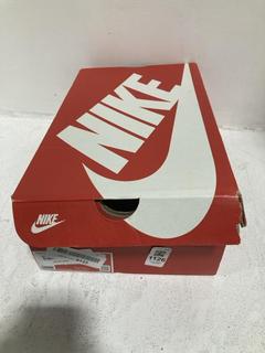 Lot 1126  
            Chesterfield SR45 - Parcel Delivery Only 

                
NIKE COURT VISION LOW TRAINERS IN BLACK UK SIZE 10 (LOCATION: H4)