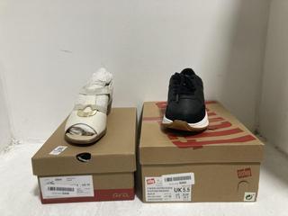 Lot 1136  
            Chesterfield SR45 - Parcel Delivery Only 

                
ARA UK SIZE 7.5 CREAM FOOTWEAR TO INCLUDE FITFLOP F-MODE LEATHER/SUEDE FLATFORM S...