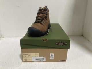 Lot 1141  
            Chesterfield SR45 - Parcel Delivery Only 

                
KEEN PYRENEES WOMENS UK SIZE 5 BOOTS (LOCATION: H4)