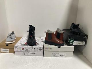 Lot 1151  
            Chesterfield SR45 - Parcel Delivery Only 

                
5 X CHILDRENS FOOTWEAR TO INCLUDE CAMPER NORTE BROWN LEATHER CHELSEA BOOTS (LOCAT...