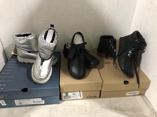 Lot 1154  
            Chesterfield SR45 - Parcel Delivery Only 

                
3 X ASSORTED FOOTWEAR TO INCLUDE CLARKS FUNNY DREAM UK SIZE 4 BLACK LEATHER SHOES...