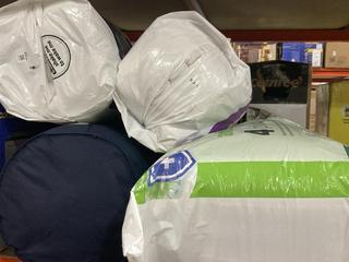 Lot 1168  
            Chesterfield SR45 - Parcel Delivery Only 

                
4 X ASSORTED BEDDING ITEMS TO INCLUDE SILENTNIGHT DEEP SLEEP SINGLE DUVET (LOCATI...