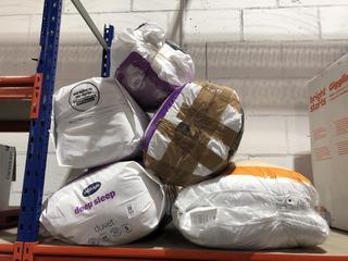 Lot 121  
            Chesterfield SR45 - Parcel Delivery Only 

                
5 X ASSORTED BEDDING ITEMS TO INCLUDE SILENTNIGHT DEEP SLEEP 2 PILLOWS (LOCATION:...