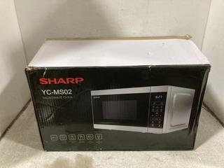 Lot 1252  
            Chesterfield SR45 - Parcel Delivery Only 

                
SHARP 20L 800W DIGITAL MICROWAVE - MODEL NO. YC-MS02 (LOCATION: H7)