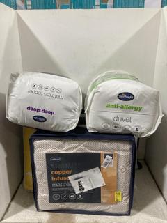 Lot 1259  
            Chesterfield SR45 - Parcel Delivery Only 

                
5 X ASSORTED BEDDING ITEMS TO INCLUDE SILENTNIGHT ANTI ALLERGY 7.5 TOG DOUBLE DUV...