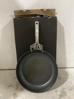 Lot 1261  
            Chesterfield SR45 - Parcel Delivery Only 

                
HEXCLAD 30CM FRYING PAN TO INCLUDE NINJA 30CM FRYING PAN TOTAL ORIGINAL RRP £238 ...