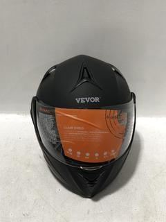 Lot 1318  
            Chesterfield SR45 - Parcel Delivery Only 

                
VEVOR MOTORCYCLE HELMET IN BLACK SIZE L (LOCATION: H10)