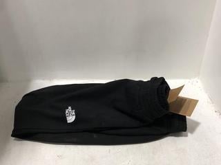 Lot 1334  
            Chesterfield SR45 - Parcel Delivery Only 

                
THE NORTH FACE WOMENS STANDARD JOGGER PANTS IN BLACK SIZE M (LOCATION: H10)