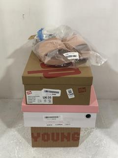 Lot 1368  
            Chesterfield SR45 - Parcel Delivery Only 

                
4 X ASSORTED ADULTS FOOTWEAR TO INCLUDE THE NORTH FACE BASECAMP SLIDE III IN PINK...