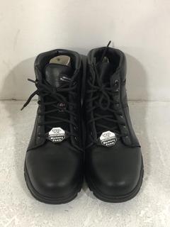 Lot 1370  
            Chesterfield SR45 - Parcel Delivery Only 

                
SKECHERS RELAXED FIT MEMORY FOAM STEEL TOE BOOTS IN BLACK SIZE 11 (LOCATION: G1)