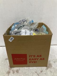Lot 1381  
            Chesterfield SR45 - Parcel Delivery Only 

                
BOX OF ASSORTED BRANDED SOCKS TO INCLUDE PUMA FOOTBALL KNEE HIGH SOCKS IN YELLOW ...