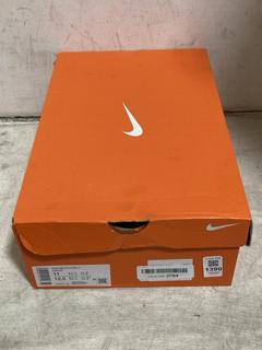 Lot 1390  
            Chesterfield SR45 - Parcel Delivery Only 

                
NIKE REVOLUTION 7 UK SIZE 10 TRAINERS (LOCATION: G2)