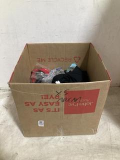 Lot 1392  
            Chesterfield SR45 - Parcel Delivery Only 

                
5 X ASSORTED ARENA SWIMWEAR ITEMS TO INCLUDE ARENA PERFORMANCE CHLORNE BLACK UK 3...