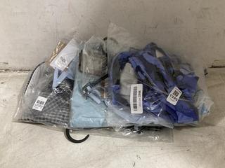 Lot 1395  
            Chesterfield SR45 - Parcel Delivery Only 

                
5 X ASSORTED CLOTHING ITEMS TO INCLUDE THE NORTH FACE MOUNTAIN ATHLETICS VIRTUAL ...