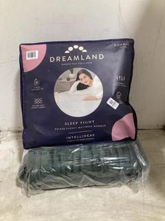 Lot 1397  
            Chesterfield SR45 - Parcel Delivery Only 

                
DREAMLAND DOUBLE MATTRESS WARMER TO INCLUDE COSIHOME HEATED THROW IN GREEN (LOCAT...