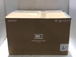 Lot 151  
            Chesterfield SR45 - Parcel Delivery Only 

                
SAMSUNG STANDARD MICROWAVE OVEN MW4000D ORIGINAL RRP-£100 (LOCATION: L9)