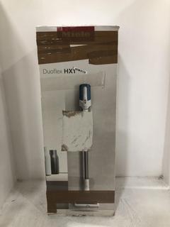 Lot 1674  
            Chesterfield SR45 - Parcel Delivery Only 

                
MIELE DUOFLEX HX1 CORDLESS STICK VACUUM ORIGINAL RRP-£270 (LOCATION: G7)