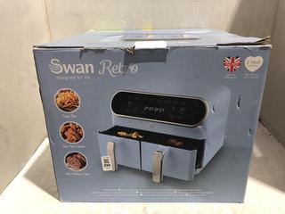 Lot 290  
            Chesterfield SR45 - Parcel Delivery Only 

                
SWAN RETRO TASTE OF 50S AIRFRYER ORIGINAL RRP-£112 (LOCATION: K1)