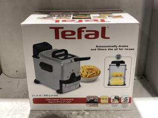 Lot 315  
            Chesterfield SR45 - Parcel Delivery Only 

                
TEFAL OLECLEAN COMPACT SEMI-PRO FRYER ORIGINAL RRP-£110 (LOCATION: K2)