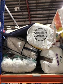 Lot 371  
            Chesterfield SR45 - Parcel Delivery Only 

                
5 X ASSORTED BEDDING ITEMS TO INCLUDE SILENTNIGHT DEEP SLEEP DUVET (LOCATION: K5)