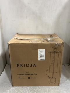 Lot 51  
            Chesterfield SR45 - Parcel Delivery Only 

                
FRIDJA F1200 CLOTHES STEAMER PRO ORIGINAL RRP-£170 (LOCATION: G10)