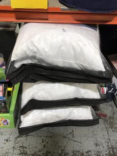 Lot 533  
            Chesterfield SR45 - Parcel Delivery Only 

                
3 X SNGGLEDOWN HOTEL COLLECTION PILLOWS (LOCATION: J1)