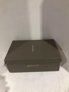 Lot 544  
            Chesterfield SR45 - Parcel Delivery Only 

                
GANT JOROE COW SUEDE UK SIZE 9 SHOES (LOCATION: J2)