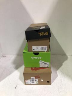 Lot 549  
            Chesterfield SR45 - Parcel Delivery Only 

                
3 X ASSORTED FOOTWEAR TO INCLUDE BROOKLYN FLAT UK SIZE 8 CROCS (LOCATION: J2)