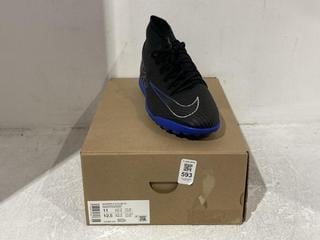 Lot 593  
            Chesterfield SR45 - Parcel Delivery Only 

                
SUPERFLY V 9 CLUB TF FOOTBALL BOOTS UK SIZE 10 (LOCATION: J3)