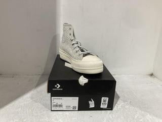 Lot 600  
            Chesterfield SR45 - Parcel Delivery Only 

                
CONVERSE UK SIZE 5 TRAINERS CTAS LIFT TRAINERS (LOCATION: J10)