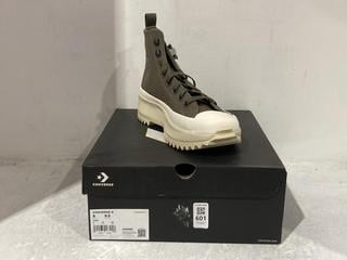 Lot 601  
            Chesterfield SR45 - Parcel Delivery Only 

                
CONVERSE RUN STAR HI TRAINERS SNEAKERS UK SIZE 7 (LOCATION: J3)