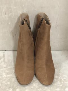 Lot 64  
            Chesterfield SR45 - Parcel Delivery Only 

                
RUSSELL & BROMLEY DRYLEKS KATIE TAN LEATHER BOOTS EU SIZE 39 ORIGINAL RRP-£100 (L...
