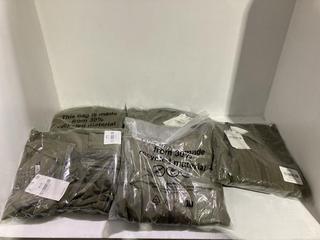 Lot 683  
            Chesterfield SR45 - Parcel Delivery Only 

                
4 X M&CO PETITE KHAKI ZIP DETAIL DENIM DRESS UK SIZE 18 (LOCATION: J6)