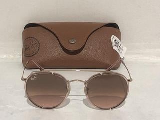Lot 701  
            Chesterfield SR45 - Parcel Delivery Only 

                
RAYBAN ROUND DOUBLE BRIDGE SUNGLASSES (LOCATION: J7)