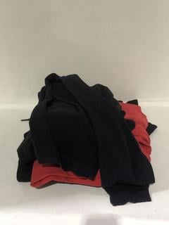 Lot 705  
            Chesterfield SR45 - Parcel Delivery Only 

                
5 X ASSORTED CLOTHING ITEMS TO INCLUDE LONGSLEEVE LARGE BLUE THE NORTH FACE T-SHI...