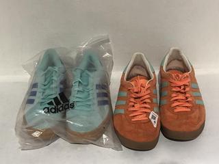 Lot 706  
            Chesterfield SR45 - Parcel Delivery Only 

                
2 X ASSORTED ADIDAS TRAINERS TO INCLUDE ADIDAS ORIGINALS GAZELLE INDOOR UK SIZE 1...
