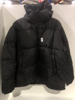 Lot 710  
            Chesterfield SR45 - Parcel Delivery Only 

                
PUL & BEAR BLACK XL COAT (LOCATION: J7)