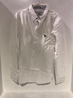 Lot 722  
            Chesterfield SR45 - Parcel Delivery Only 

                
PAUL SMITH BUTTON DOWN ZEBRA LONG SLEEVE WHITE SHIRT 2XL (LOCATION: J7)