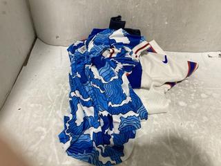 Lot 739  
            Chesterfield SR45 - Parcel Delivery Only 

                
4 X ASSORTED SPORTS/FOOTBALL SHIRTS TO INCLUDE UK XL JAPAN HOKUSAI JERSEY (LOCATI...