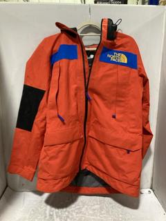 Lot 746  
            Chesterfield SR45 - Parcel Delivery Only 

                
ORANGE/BLUE/BLACK/PURPLE/YELLOW THE NORTH FACE WOMENS XL COAT (LOCATION: J8)