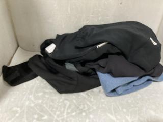 Lot 748  
            Chesterfield SR45 - Parcel Delivery Only 

                
3 X ASSORTED CLOTHING ITEMS TO INCLUDE BLACK XL STANDARD FIT TRACKSUIT BOTTOMS (L...