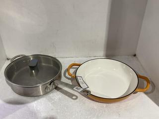 Lot 764  
            Chesterfield SR45 - Parcel Delivery Only 

                
2 X COOKWARE TO INCLUDE BOURNE PROFESSIONAL STAINLESS STEEL COOKWARE PAN (LOCATIO...