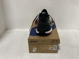 Lot 812  
            Chesterfield SR45 - Parcel Delivery Only 

                
ASICS GT-1000 13 TRAINERS IN BLACK/WHITE SIZE 12 (LOCATION: I1)