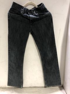 Lot 819  
            Chesterfield SR45 - Parcel Delivery Only 

                
2 X ASSORTED CLOTHING ITEMS TO INLCUDE LEVI JEANS 514 SLIM STRAIGHT 16 REG 28W 28...