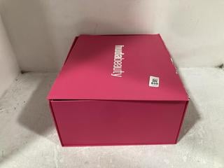 Lot 858  
            Chesterfield SR45 - Parcel Delivery Only 

                
HUDABEAUTY PINK GIFT SET BOX (LOCATION: I2)