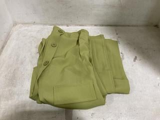 Lot 880  
            Chesterfield SR45 - Parcel Delivery Only 

                
PRETTYLITTLETHING UK SIZE 10 OLIVE WOVEN BANDEAU BUTTON DETAIL TAILORED WIDE LEG ...